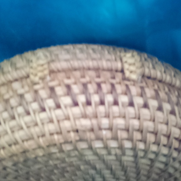 Summer Rose rattan woven crossbody round bag - Picture 4 of 8